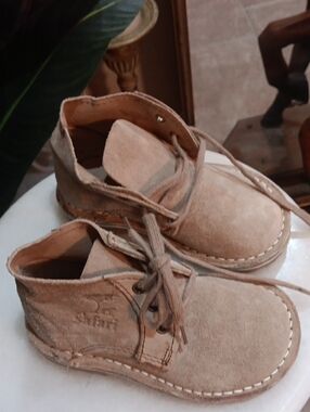 Bata Safari Suede Desert Chukka Boots Kids Size 6 Like New